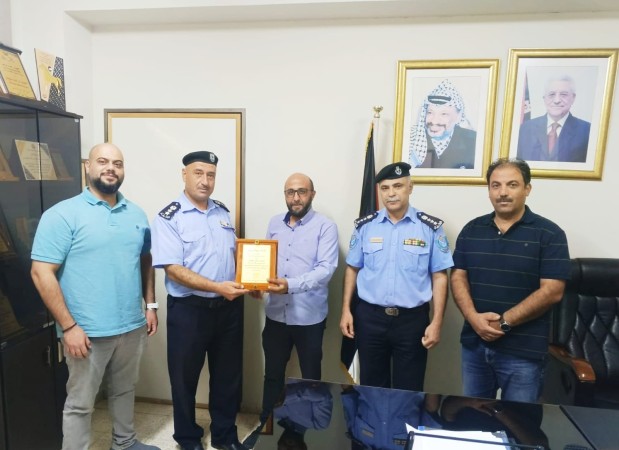 تكريم مدير شرطة محافظة أريحا والأغوار في مشروع بوابة أريحا